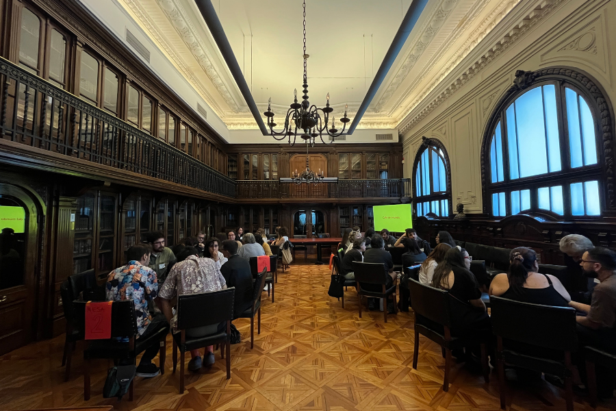 Jornada de trabajo en Biblioteca Nacional, Editoriales de Chile